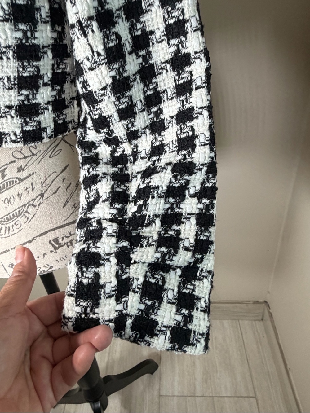 T Tahari Black & White Houndstooth Cropped Jacket - Picture 5 of 11